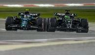 El Aston Martin y el Mercedes pelean un lugar el domingo pasado.