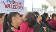 "La Valedora" es un apoyo económico de hasta 10 mil pesos para madres y padres solteros.