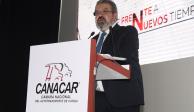 El secretario de Infraestructura, Comunicaciones y Transportes (SICT), Jorge Nuño Lara, durante la asamblea de la Canacar