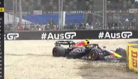 El monoplaza de Checo Pérez se atascó en la grava en el arranque de la Qualy 1 del Gran Premio de Australia de F1.
