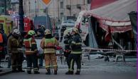 Investigadores rusos trabajan en el sitio de una explosión en un café en San Petersburgo, Rusia.