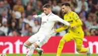 Valverde y Baena durante el encuentro entre Real Madrid y Villarreal, el pasado 8 de abril, en el Santiago Bernabéu.