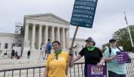 Mujeres proaborto se manifestaron ayer, afuera de la Corte Suprema de EU.