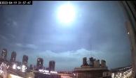 Cae satélite en Ucrania y destello causa pavor; creyeron era una bomba (VIDEO)