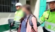 Un hombre disfrazado de alumna de colegio es detenido por autoridades de Perú cuando presuntamente buscaba tomarse fotografías en los baños de un plantel educativo exclusivo de mujeres