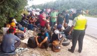 Personas indocumentadas detenidas en la carretera Cancún-Puerto Morelos, el pasado 18 de marzo.