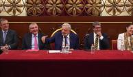 Recibe AMLO a senadores de la mayoría parlamentaria y a "corcholatas" en Palacio Nacional