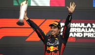 Checo Pérez celebra su triunfo en el Gran Premio de Azerbaiyán de F1