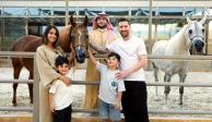 Leo pasa unos días con su familia en Arabia Saudita.