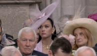 Katy Perry se pierde y no encuentra su asiento en la coronación de Carlos III