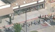 Reportan balacera en un centro comercial en Allen, Texas