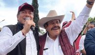 Mario Delgado (izq.) y Armando Guadiana, ayer en Coahuila.