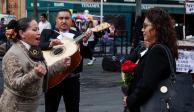 Entre mariachis y norteños, decenas de familias acudieron a la Plaza Garibaldi para festejar a las madres este 10 de mayo.