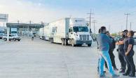 Transportitas de carga en la frontera México-Estados Unidos.