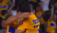 Sebastián Córdova y Juan Pablo Vigón, jugadores de Tigres, festejaron un gol con un tremendo beso
