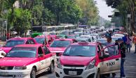 Taxistas bloquean desde muy temprano Circuito Interior para exigir se regularicen las apps de transporte.