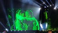 Nodal sube a Cazzu al escenario en su concierto en CDMX y le canta 'De los besos que te di' (VIDEO)