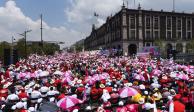 Asistentes al cierre de campaña de Alejandra del Moral, en Toluca, Estado de México.