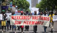 Un grupo de migrantes haitianos marchó ayer, de la Plaza Giordano Bruno al Zócalo.