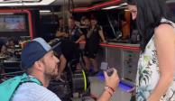 Hombre pide matrimonio en el box de Red Bull durante la clasificación del GP de España F1