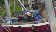 Policía encuentra 3 cadáveres en una  embarcación anclada en alta mar