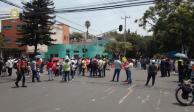 VIDEO. Vecinos bloquean en la Colonia Del Valle para que retiren espectaculares