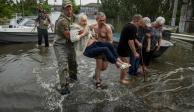 Rescate de habitantes de Jerson, ayer, tras inundación.