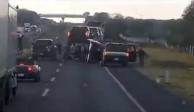 VIDEO. Grupo armado asalta tráiler cargado de camionetas de lujo en la autopista Aguascalientes-León