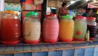 CUERNAVACA, MORELOS, 17MAYO2019.- Venta de aguas frescas de diversos sabores en el área de comida del mercado Adolfo López Mateos. FOTO: MARGARITO PÉREZ RETANA /CUARTOSCURO.COM