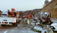 Un tráiler cargado con 30 toneladas de madera impactó a otros cuatro vehículos en la México-Puebla, donde por el accidente se crearon largas filas de autos en ambos sentidos.
