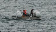 Rescatistas en aguas del Atlántico, en busca del submarino.