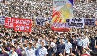 Más de 100 mil norcoreanos marchan contra Estados Unidos en el aniversario de la Guerra de Corea.