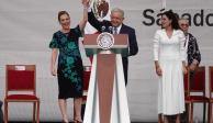 Andrés Manuel López Obrador, presidente de México, acompañado de su esposa Beatriz Gutiérrez Müller, durante su sestejo por los 5 años del Triunfo Democrático para la Transformación de México realizado en el Zócalo capitalino