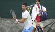 Nole y Alcaraz, en un entrenamiento en Wimbledon la semana pasada previo al arranque del torneo.