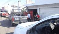 La Policía Municipal de Mazatlán acordonó el área cercana al negocio en donde ocurrió el crimen, ayer.