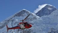 Accidente de helicóptero en el Everest. México ofrece asistencia consular a familiares de víctimas.
