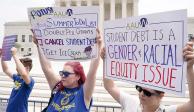 Estudiantes protestan, el pasado 30 de junio,  afuera de la Corte Suprema, en Washington.