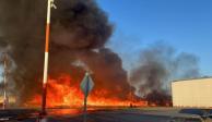 Se registra fuerte incendio en CEDIS de Walmart en Nuevo León.