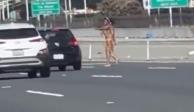 Una mujer desnuda dispara contra los automóviles en California