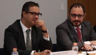 De izq. a der.: Gabriel Yorio, subsecretario de Hacienda y Crédito Público, y Rodrigo Mariscal, titular de la Unidad de Planeación Económica, en rueda de prensa, ayer.
