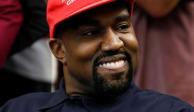 El rapero Kanye West sonríe durante una reunión con el presidente de los Estados Unidos, Donald Trump, para discutir la reforma de la justicia penal en la Casa Blanca en Washington, Estados Unidos, el 11 de octubre de 2018