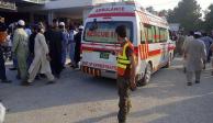 Explosión de bomba durante mitin político en Pakistán deja 40 muertos y 150 heridos.