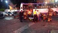 Choque entre camión de carga y autobús de pasajeros sobre Circuito Interior, en la colonia Agricultura, en la alcaldía Miguel Hidalgo, deja 20 heridos.