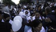 Durante la protesta de personal de Salud principalmente de la Ciudad y del estado de Guerrero hubo un enfrentamiento con la Policía capitalina que resguardaba las entradas hacía Palacio, esto no dejo heridos.