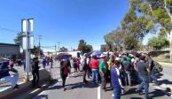 Grupo de comerciantes bloquean acceso a Pachuca.