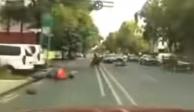 Así fue la persecución a taxista que huía tras arrollar a motociclista en las calles de la Ciudad de México.