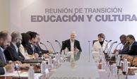 Al centro: el gobernador del Edomex, Alfredo Del Mazo, y la gobernadora electa, Delfina Gómez, encabezan ayer la reunión de transición.