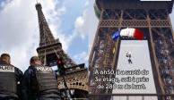 ¡De contrabando! Hombre escala Torre Eiffel y salta en paracaídas.