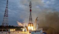 En una imagen tomada de un video difundido por la agencia espacial Roscosmos, el cohete Soyuz-2.1b con la sonda lunar Luna-25 despega en el Cosmódromo Vostochny, en el Lejano Oriente ruso, el viernes 11 de agosto de 2023.