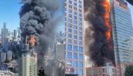 Por horas, un feroz incendio consumió un edificio de oficinas de 27 pisos en China.